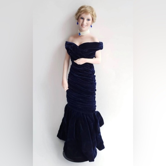 DIANA Princess of Wales Ashton Drake Porcelain By Titus Tomescu Porcelain Doll - Picture 3 of 6